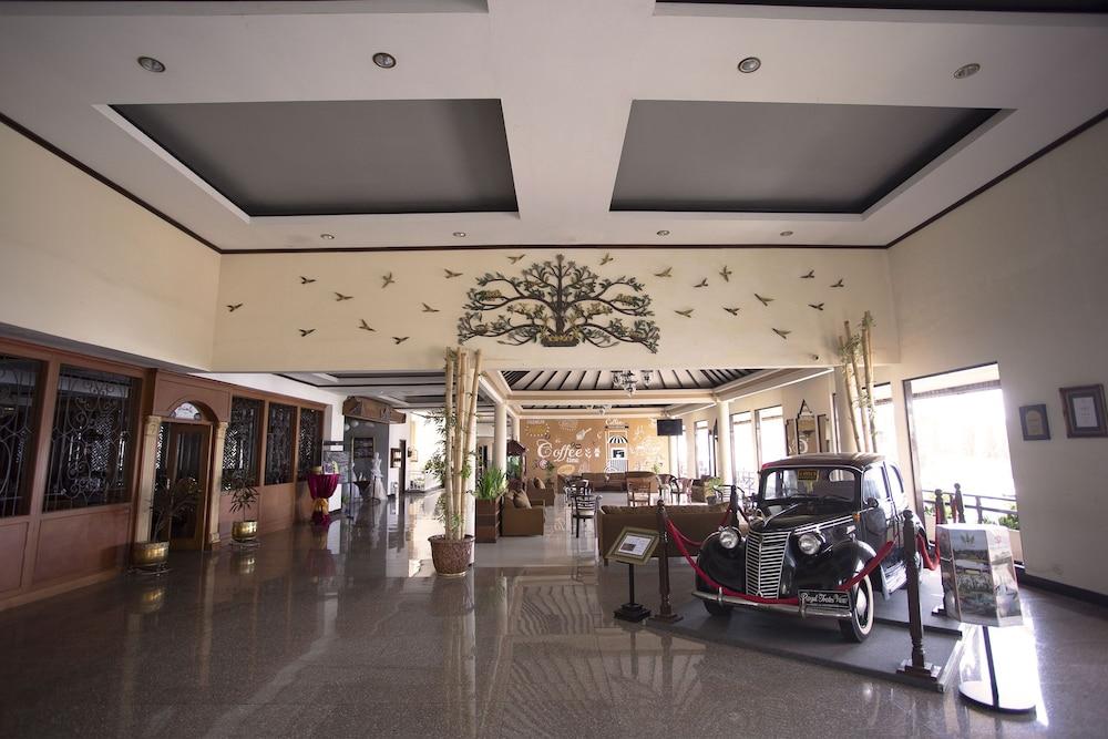 Royal Hotel And Convention Tretes Prigen Exterior foto