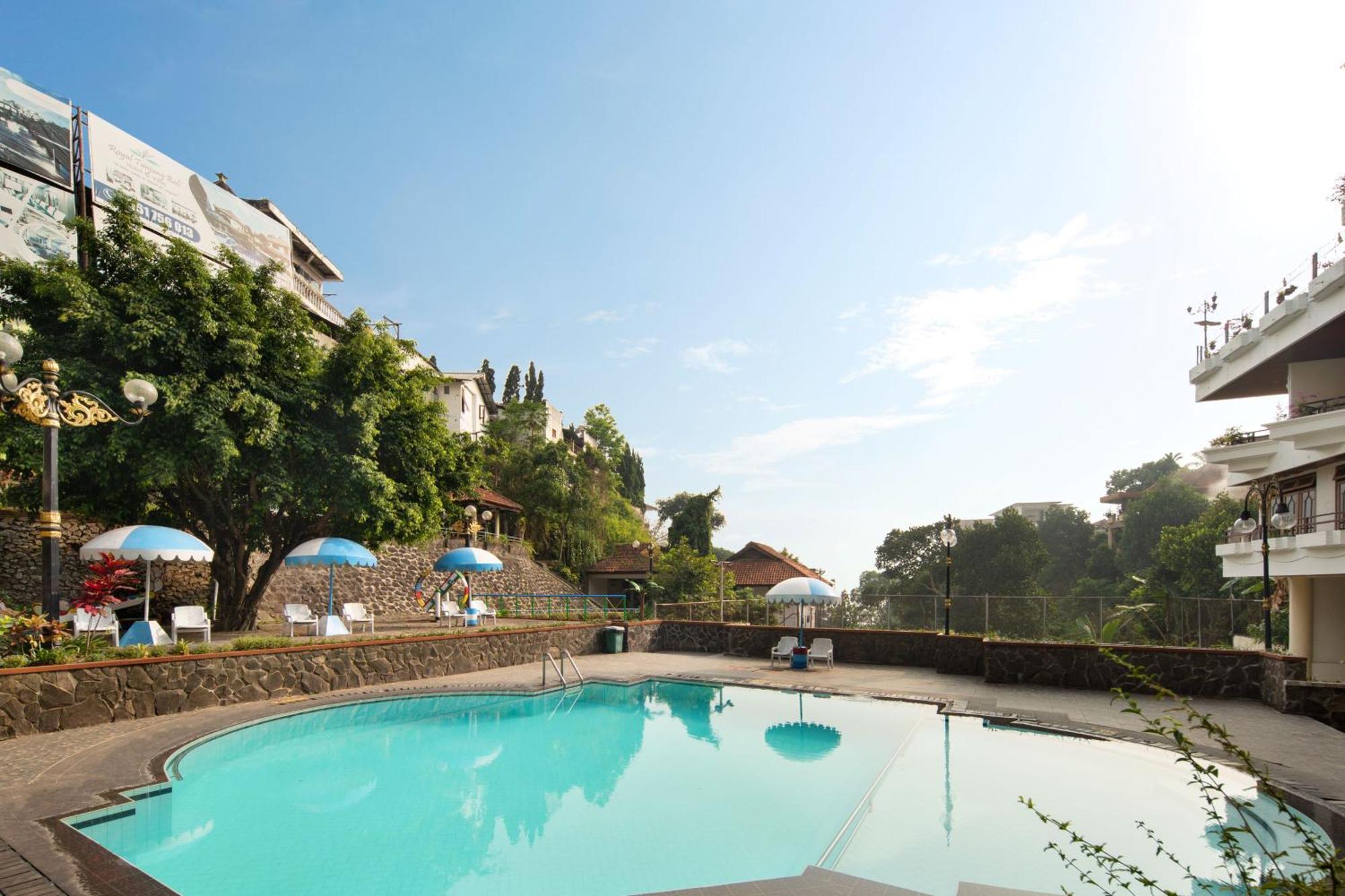 Royal Hotel And Convention Tretes Prigen Exterior foto