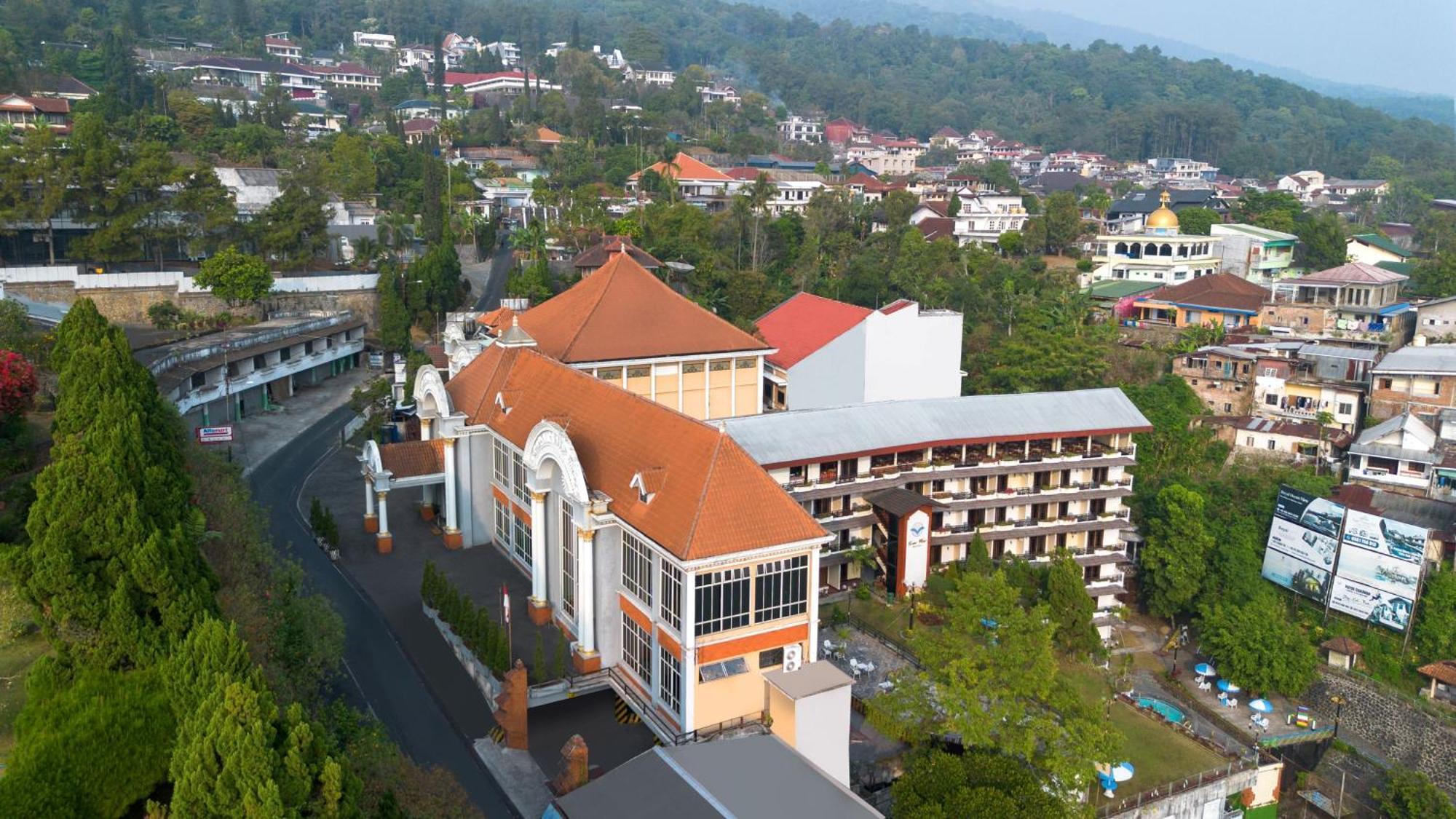 Royal Hotel And Convention Tretes Prigen Exterior foto