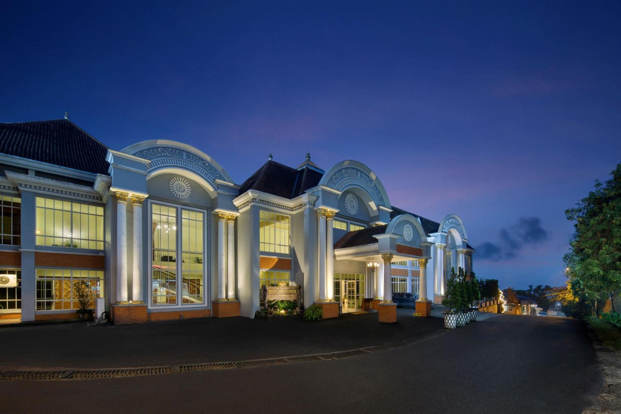 Royal Hotel And Convention Tretes Prigen Exterior foto